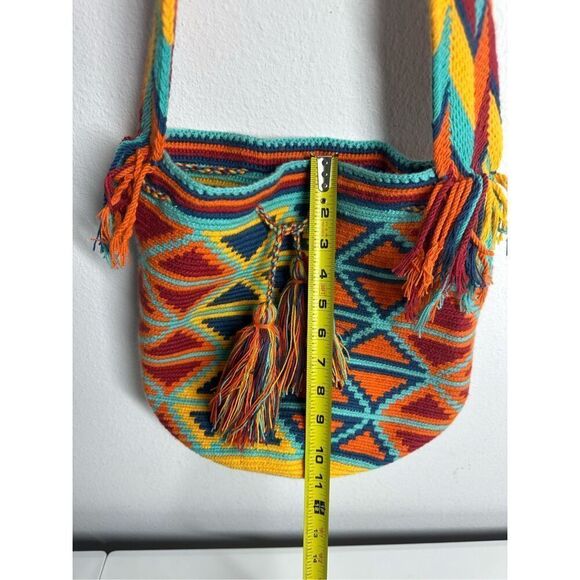 A 100% handmade Authentic Mochila Wayuu Indigenous Colombian Bag - Picture 5 of 14